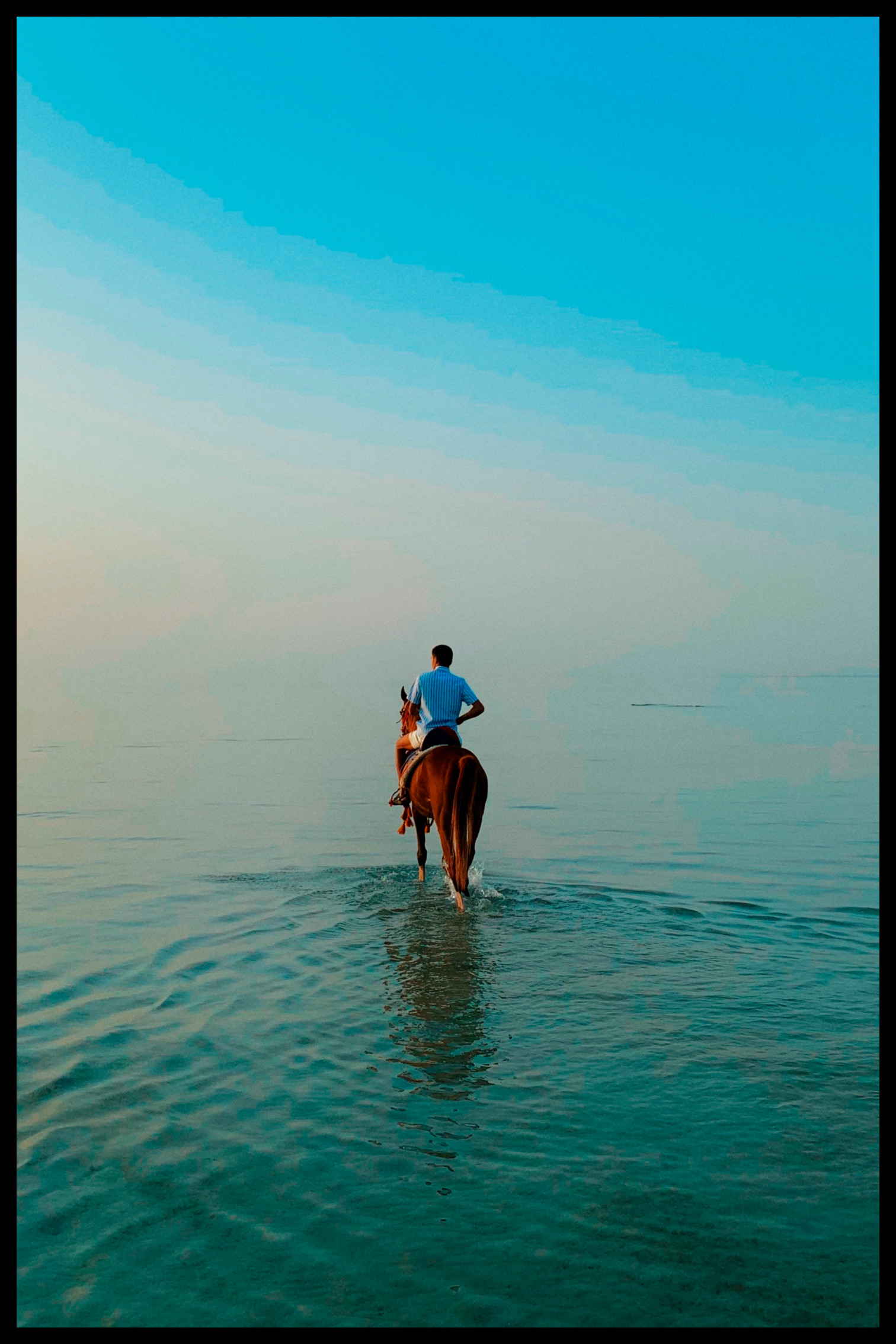 Poster rijden in water